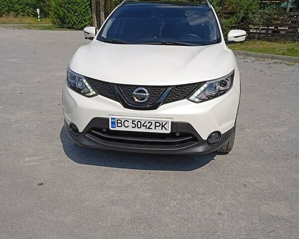 Белый Ниссан Кашкай, объемом двигателя 1.5 л и пробегом 240 тыс. км за 15000 $, фото 4 на Automoto.ua