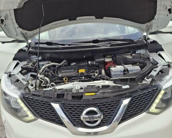 Белый Ниссан Кашкай, объемом двигателя 1.6 л и пробегом 211 тыс. км за 14600 $, фото 17 на Automoto.ua