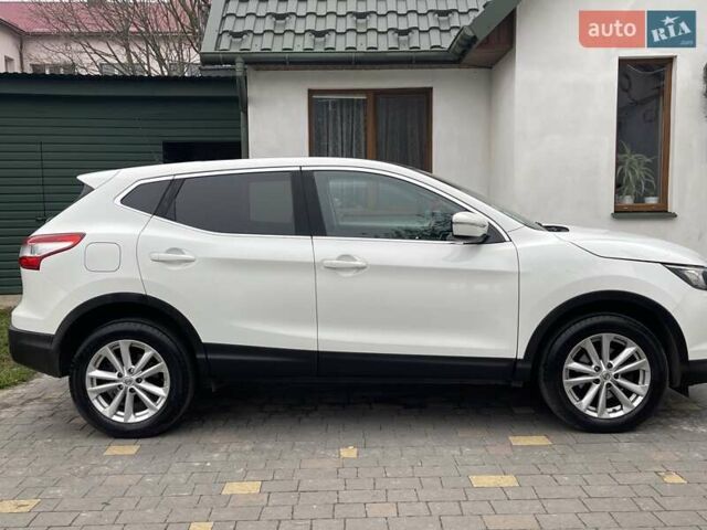 Белый Ниссан Кашкай, объемом двигателя 1.5 л и пробегом 244 тыс. км за 14999 $, фото 2 на Automoto.ua