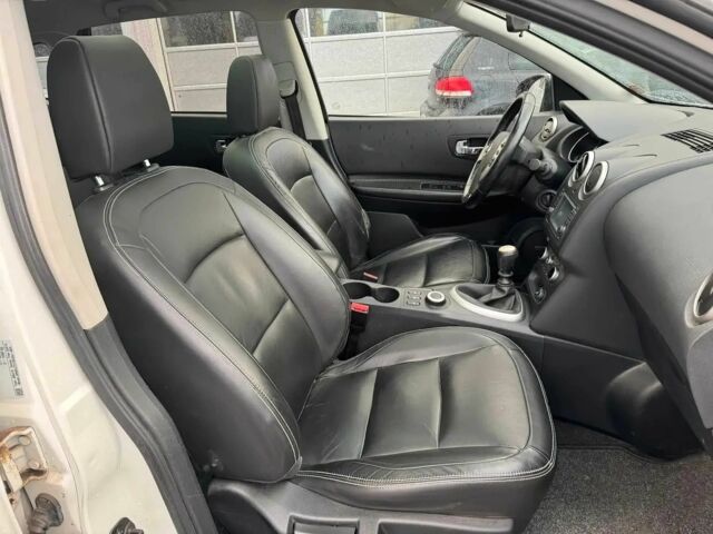 Білий Ніссан Кашкай, об'ємом двигуна 1.6 л та пробігом 85 тис. км за 8000 $, фото 7 на Automoto.ua