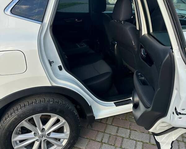 Белый Ниссан Кашкай, объемом двигателя 1.5 л и пробегом 292 тыс. км за 13899 $, фото 58 на Automoto.ua