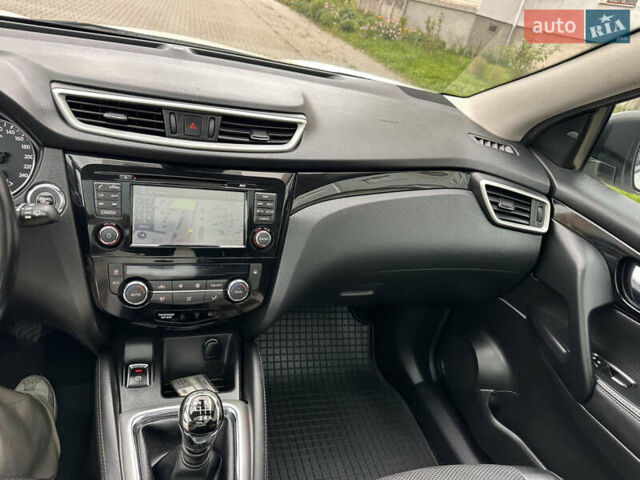 Белый Ниссан Кашкай, объемом двигателя 1.5 л и пробегом 167 тыс. км за 13800 $, фото 48 на Automoto.ua