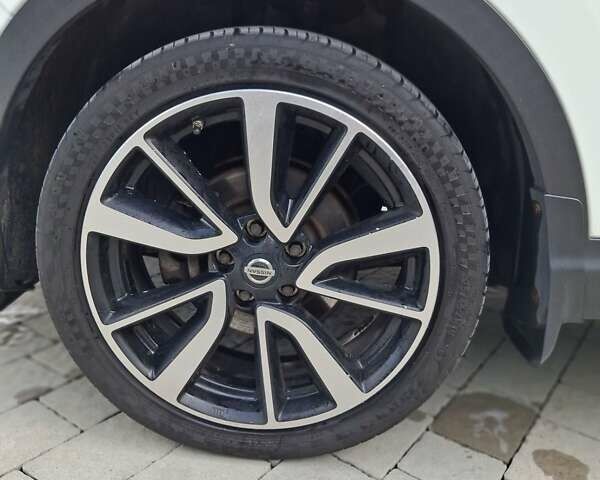 Белый Ниссан Кашкай, объемом двигателя 1.6 л и пробегом 211 тыс. км за 14600 $, фото 2 на Automoto.ua