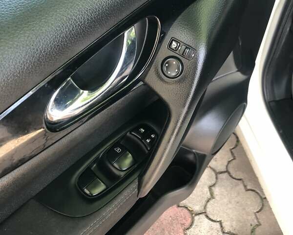Білий Ніссан Кашкай, об'ємом двигуна 1.6 л та пробігом 150 тис. км за 15000 $, фото 19 на Automoto.ua