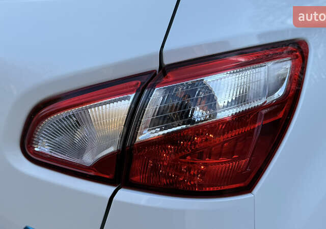 Белый Ниссан Кашкай, объемом двигателя 0 л и пробегом 165 тыс. км за 12500 $, фото 55 на Automoto.ua