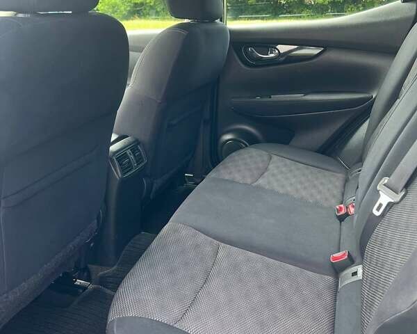 Белый Ниссан Кашкай, объемом двигателя 1.6 л и пробегом 130 тыс. км за 15200 $, фото 26 на Automoto.ua