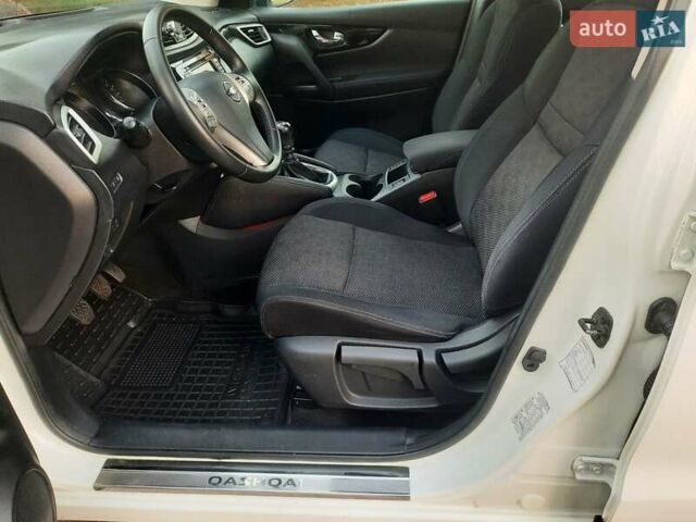 Белый Ниссан Кашкай, объемом двигателя 1.5 л и пробегом 171 тыс. км за 14800 $, фото 41 на Automoto.ua