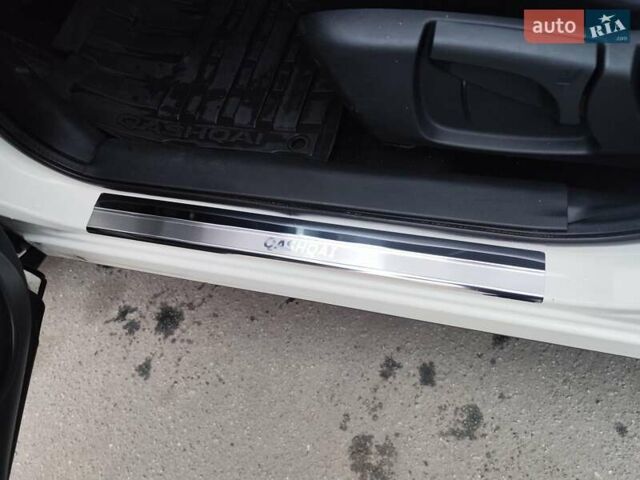 Белый Ниссан Кашкай, объемом двигателя 1.5 л и пробегом 190 тыс. км за 13990 $, фото 30 на Automoto.ua