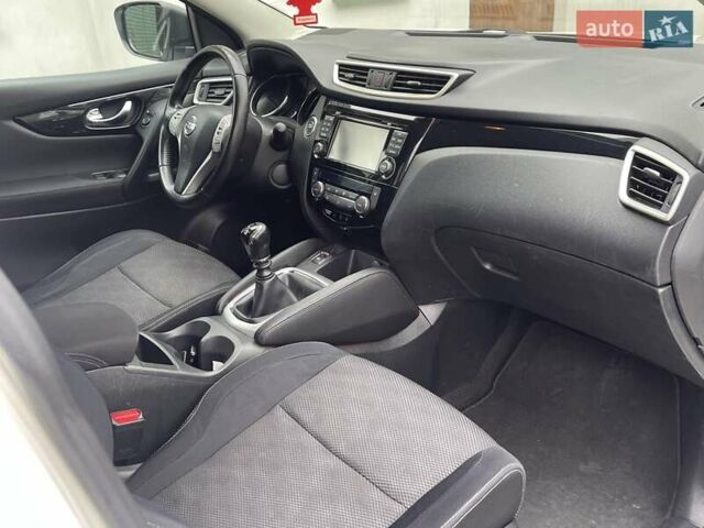 Белый Ниссан Кашкай, объемом двигателя 1.5 л и пробегом 244 тыс. км за 14999 $, фото 33 на Automoto.ua