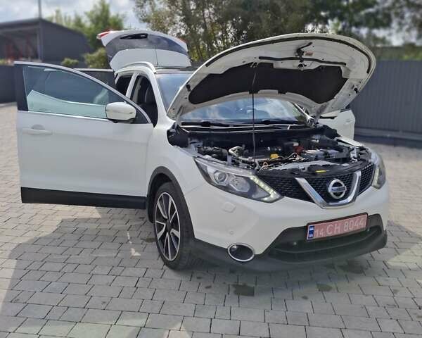 Белый Ниссан Кашкай, объемом двигателя 1.6 л и пробегом 211 тыс. км за 14600 $, фото 18 на Automoto.ua