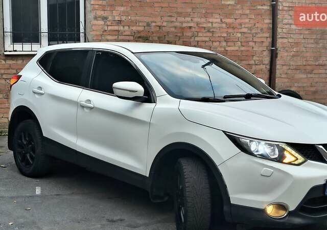 Білий Ніссан Кашкай, об'ємом двигуна 1.2 л та пробігом 191 тис. км за 12888 $, фото 4 на Automoto.ua
