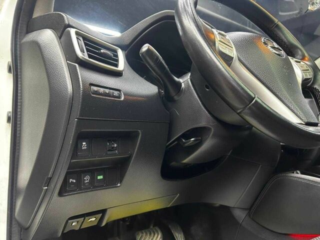 Белый Ниссан Кашкай, объемом двигателя 1.6 л и пробегом 220 тыс. км за 15000 $, фото 7 на Automoto.ua