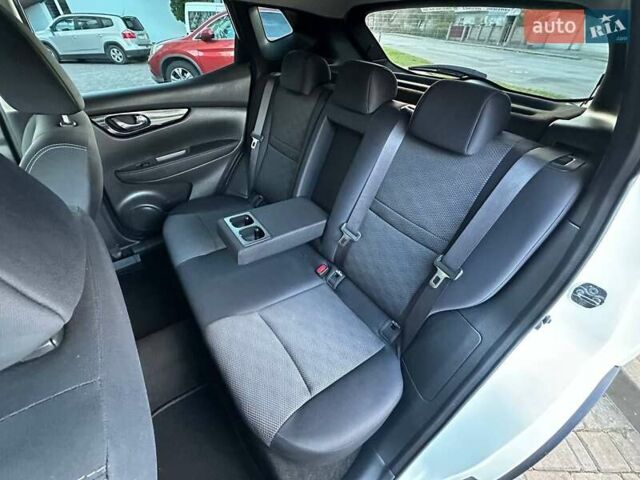 Белый Ниссан Кашкай, объемом двигателя 1.5 л и пробегом 292 тыс. км за 13899 $, фото 44 на Automoto.ua