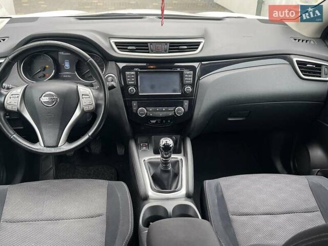 Белый Ниссан Кашкай, объемом двигателя 1.5 л и пробегом 244 тыс. км за 14999 $, фото 27 на Automoto.ua