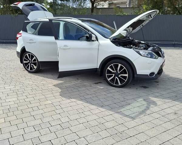 Белый Ниссан Кашкай, объемом двигателя 1.6 л и пробегом 211 тыс. км за 14600 $, фото 20 на Automoto.ua