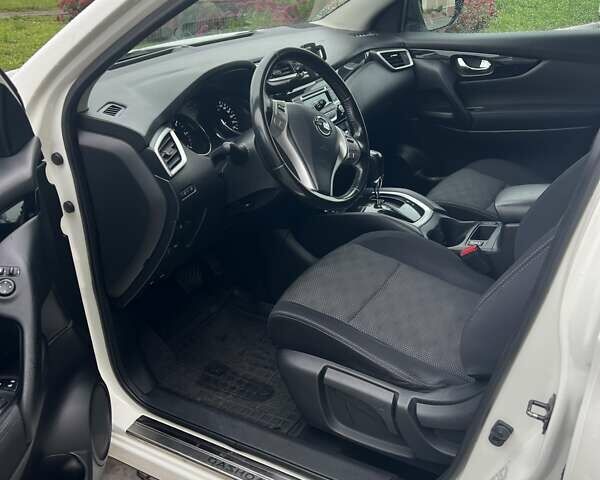 Білий Ніссан Кашкай, об'ємом двигуна 1.6 л та пробігом 213 тис. км за 13500 $, фото 7 на Automoto.ua