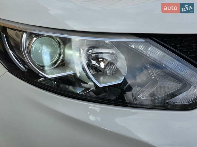 Ниссан Кашкай 2014 в Хмельницком на Automoto.ua Белый Ниссан Кашкай, объемом двигателя 2 л и пробегом 230 тыс. км за 11777 $, фото 17 на Automoto.ua