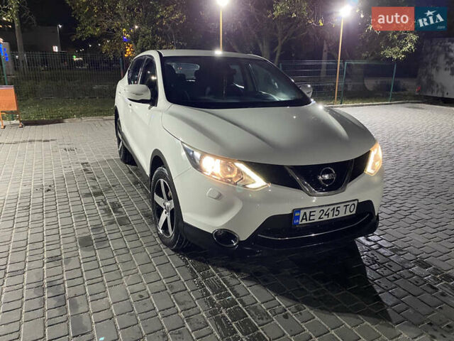 Белый Ниссан Кашкай, объемом двигателя 1.6 л и пробегом 86 тыс. км за 15200 $, фото 4 на Automoto.ua