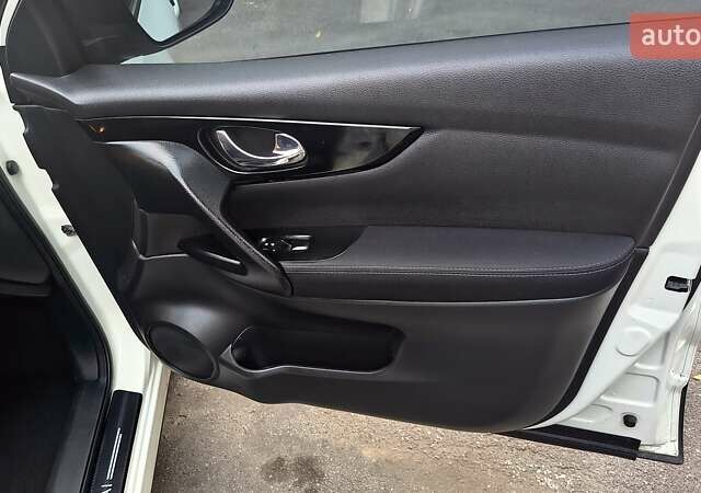 Білий Ніссан Кашкай, об'ємом двигуна 1.2 л та пробігом 191 тис. км за 11999 $, фото 40 на Automoto.ua