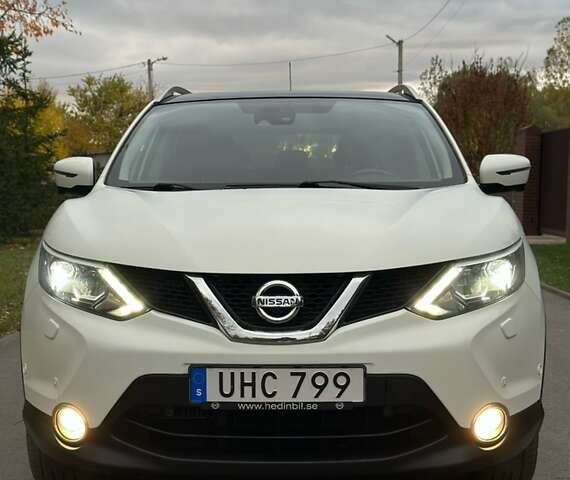 Ніссан Кашкай 2014 у Радивилове на Automoto.ua Білий Ніссан Кашкай, об'ємом двигуна 1.5 л та пробігом 193 тис. км за 14200 $, фото 4 на Automoto.ua