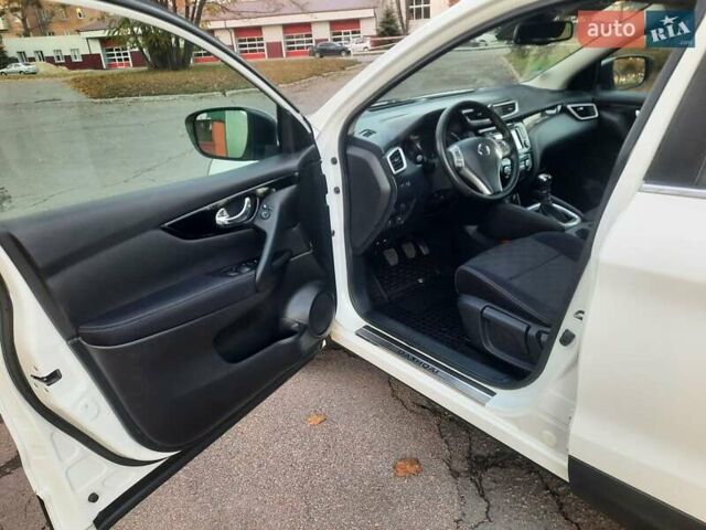 Белый Ниссан Кашкай, объемом двигателя 1.5 л и пробегом 171 тыс. км за 14800 $, фото 38 на Automoto.ua