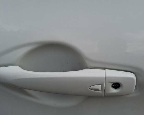 Білий Ніссан Кашкай, об'ємом двигуна 1.6 л та пробігом 211 тис. км за 14200 $, фото 32 на Automoto.ua