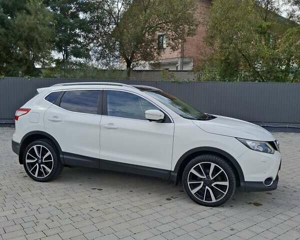 Белый Ниссан Кашкай, объемом двигателя 1.6 л и пробегом 211 тыс. км за 14600 $, фото 9 на Automoto.ua