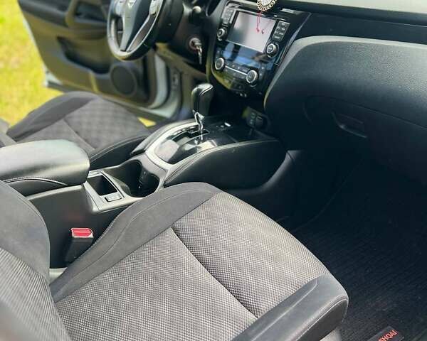 Белый Ниссан Кашкай, объемом двигателя 1.6 л и пробегом 130 тыс. км за 15200 $, фото 16 на Automoto.ua