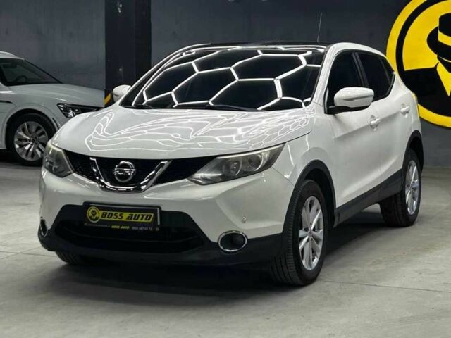 Белый Ниссан Кашкай, объемом двигателя 1.6 л и пробегом 220 тыс. км за 15000 $, фото 2 на Automoto.ua