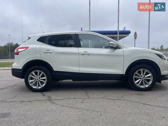 Белый Ниссан Кашкай, объемом двигателя 1.5 л и пробегом 244 тыс. км за 14900 $, фото 13 на Automoto.ua