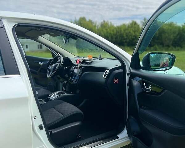 Белый Ниссан Кашкай, объемом двигателя 1.6 л и пробегом 130 тыс. км за 15200 $, фото 15 на Automoto.ua