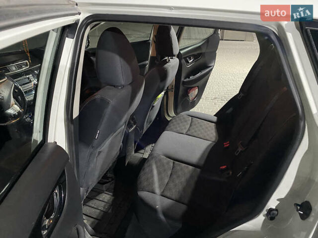 Белый Ниссан Кашкай, объемом двигателя 1.6 л и пробегом 86 тыс. км за 15200 $, фото 10 на Automoto.ua