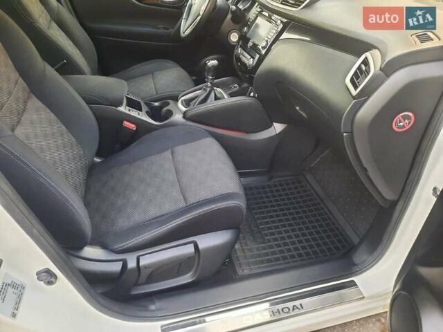 Белый Ниссан Кашкай, объемом двигателя 1.5 л и пробегом 171 тыс. км за 14800 $, фото 111 на Automoto.ua