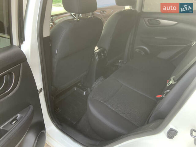 Белый Ниссан Кашкай, объемом двигателя 1.2 л и пробегом 140 тыс. км за 10850 $, фото 18 на Automoto.ua