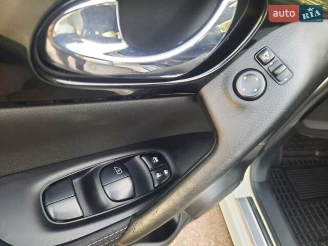 Белый Ниссан Кашкай, объемом двигателя 1.5 л и пробегом 171 тыс. км за 14800 $, фото 39 на Automoto.ua