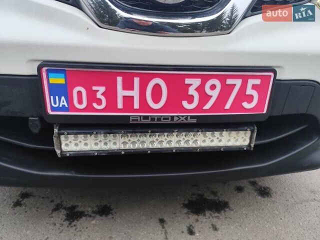 Белый Ниссан Кашкай, объемом двигателя 1.5 л и пробегом 190 тыс. км за 13990 $, фото 22 на Automoto.ua