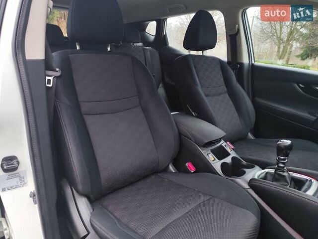Белый Ниссан Кашкай, объемом двигателя 1.5 л и пробегом 190 тыс. км за 13990 $, фото 47 на Automoto.ua
