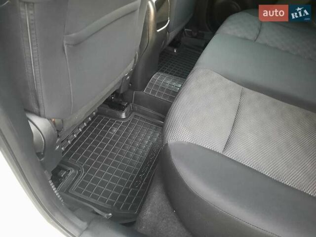 Белый Ниссан Кашкай, объемом двигателя 1.5 л и пробегом 171 тыс. км за 14800 $, фото 80 на Automoto.ua