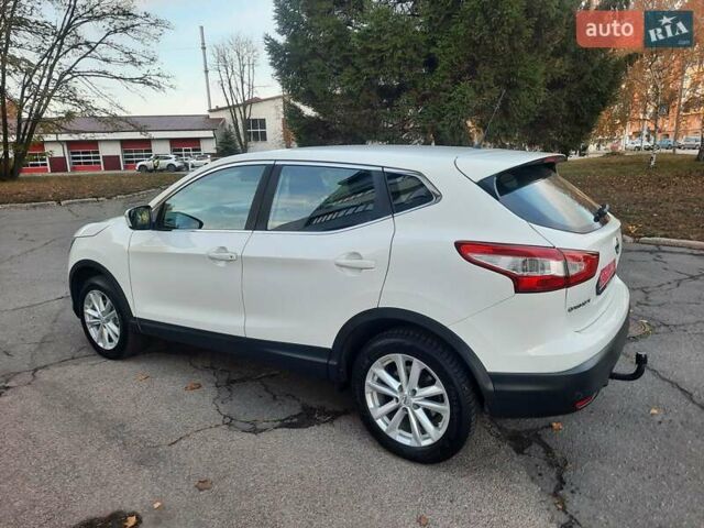 Белый Ниссан Кашкай, объемом двигателя 1.5 л и пробегом 171 тыс. км за 14800 $, фото 9 на Automoto.ua