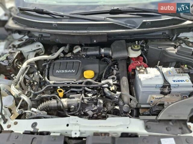 Белый Ниссан Кашкай, объемом двигателя 1.6 л и пробегом 211 тыс. км за 14600 $, фото 16 на Automoto.ua
