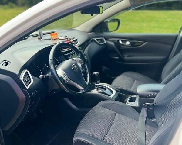 Белый Ниссан Кашкай, объемом двигателя 1.6 л и пробегом 130 тыс. км за 15200 $, фото 24 на Automoto.ua