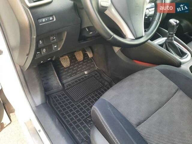 Белый Ниссан Кашкай, объемом двигателя 1.5 л и пробегом 171 тыс. км за 14800 $, фото 46 на Automoto.ua