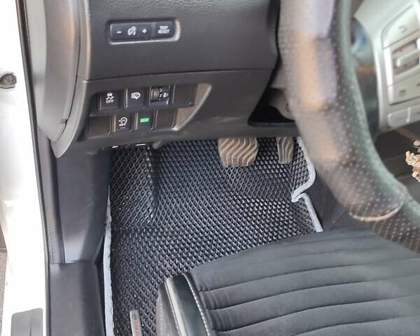 Белый Ниссан Кашкай, объемом двигателя 1.6 л и пробегом 173 тыс. км за 14000 $, фото 12 на Automoto.ua