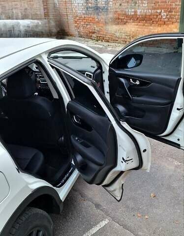 Білий Ніссан Кашкай, об'ємом двигуна 1.2 л та пробігом 191 тис. км за 11999 $, фото 45 на Automoto.ua