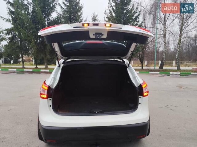 Белый Ниссан Кашкай, объемом двигателя 1.5 л и пробегом 190 тыс. км за 13990 $, фото 60 на Automoto.ua