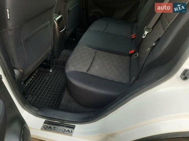 Белый Ниссан Кашкай, объемом двигателя 1.5 л и пробегом 171 тыс. км за 14800 $, фото 77 на Automoto.ua