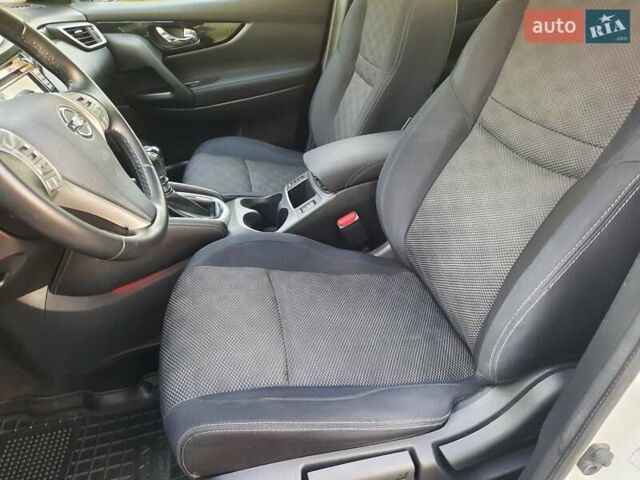 Белый Ниссан Кашкай, объемом двигателя 1.5 л и пробегом 171 тыс. км за 14800 $, фото 43 на Automoto.ua