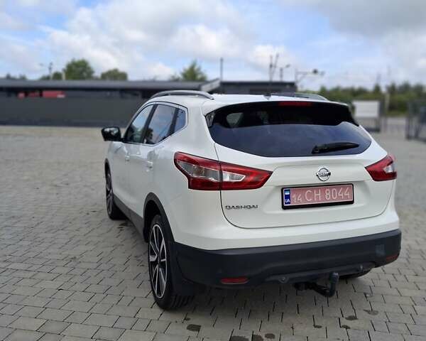 Белый Ниссан Кашкай, объемом двигателя 1.6 л и пробегом 211 тыс. км за 14600 $, фото 3 на Automoto.ua