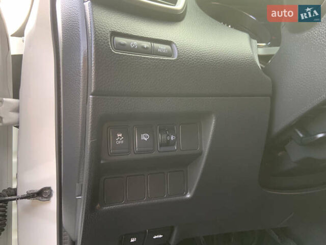 Белый Ниссан Кашкай, объемом двигателя 1.2 л и пробегом 140 тыс. км за 10850 $, фото 21 на Automoto.ua