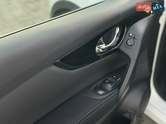 Білий Ніссан Кашкай, об'ємом двигуна 1.6 л та пробігом 238 тис. км за 13200 $, фото 45 на Automoto.ua